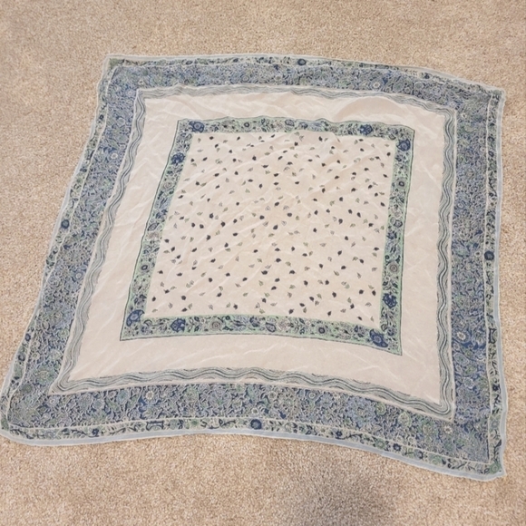 Women's Blue Floral Large Head Scarf Size 26"x26" - Picture 1 of 4